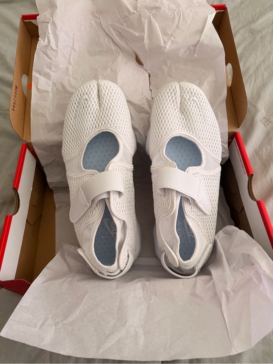 Nike Shoes - NWT Nike Air rift